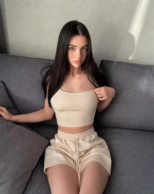Karşıyaka escort Meltem profil görseli